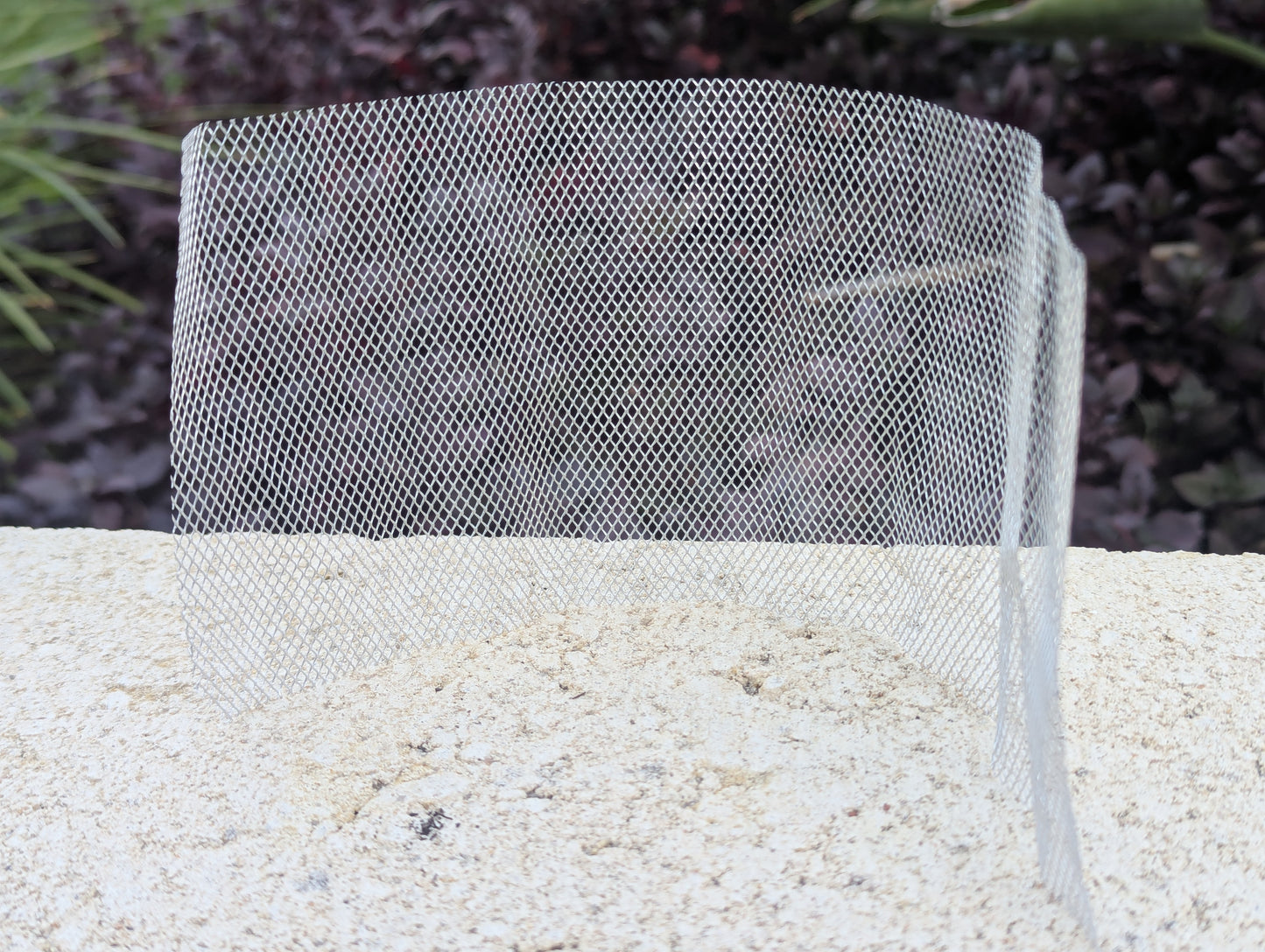Scale wire mesh fencing 10cm tall x 24cm long