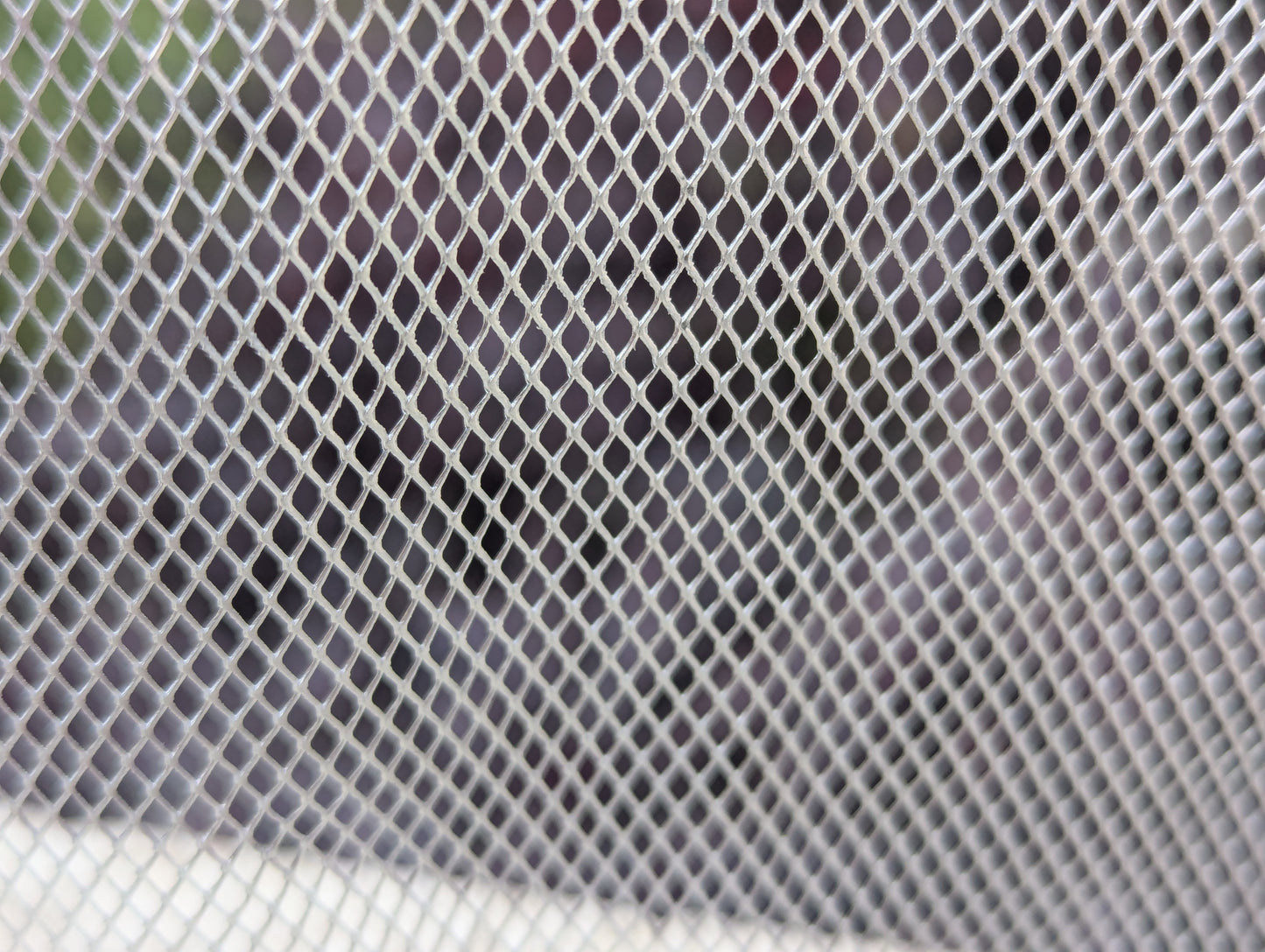 Scale wire mesh fencing 10cm tall x 24cm long