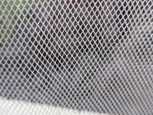 Scale wire mesh fencing 10cm tall x 24cm long